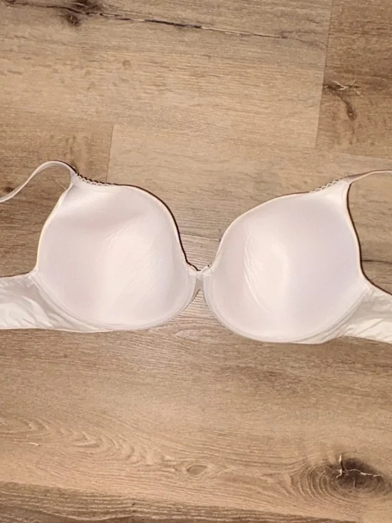 Victoria's Secret Smooth Padded Bra in Ivory - Picture 2 of 4